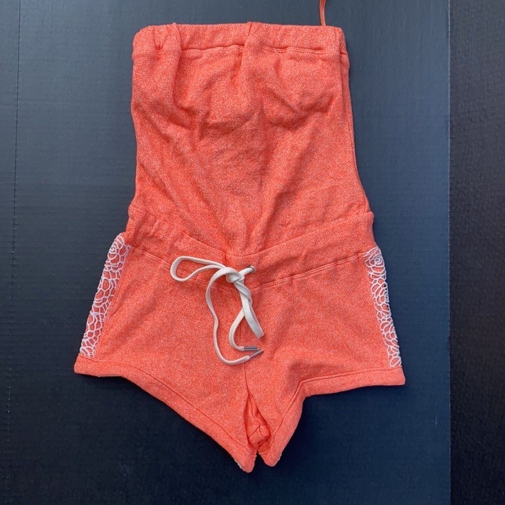 NEW GUESS Strapless Afterglow Active Romper XS
